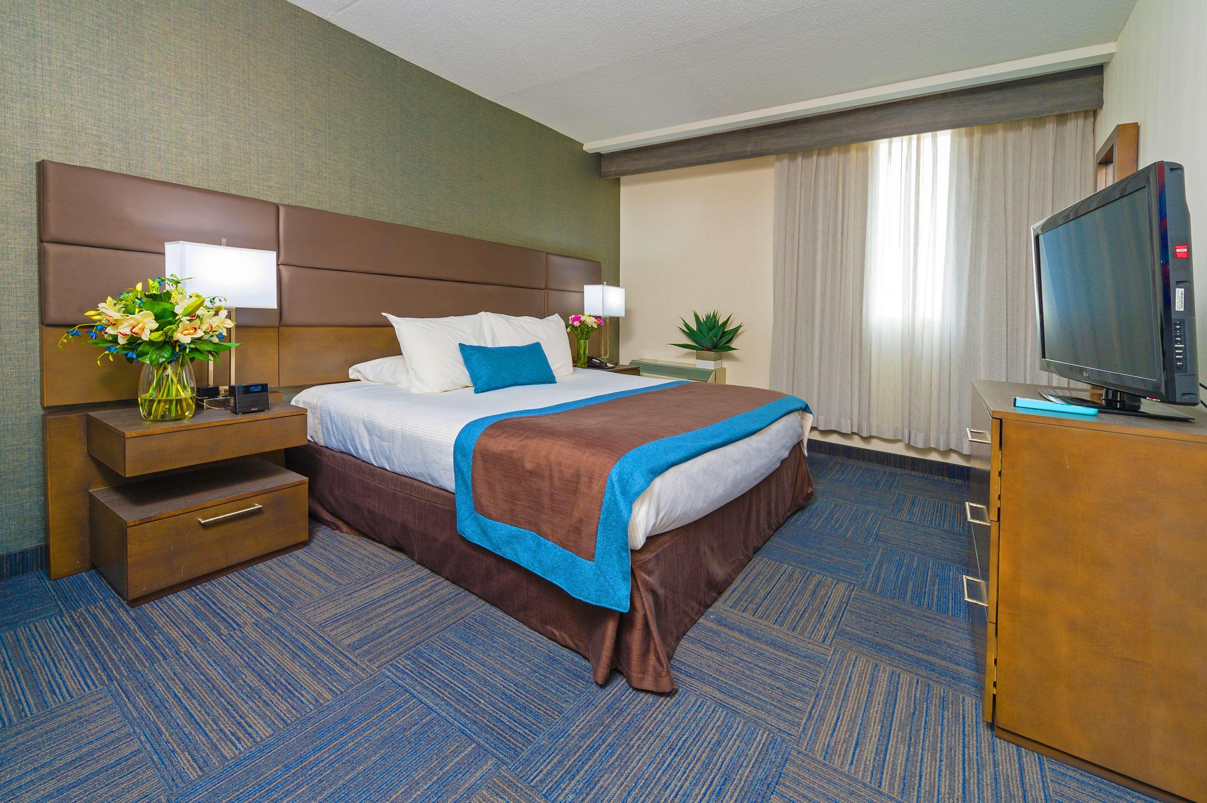Best Western Plus Toronto Airport Hotel Mississauga Exterior foto