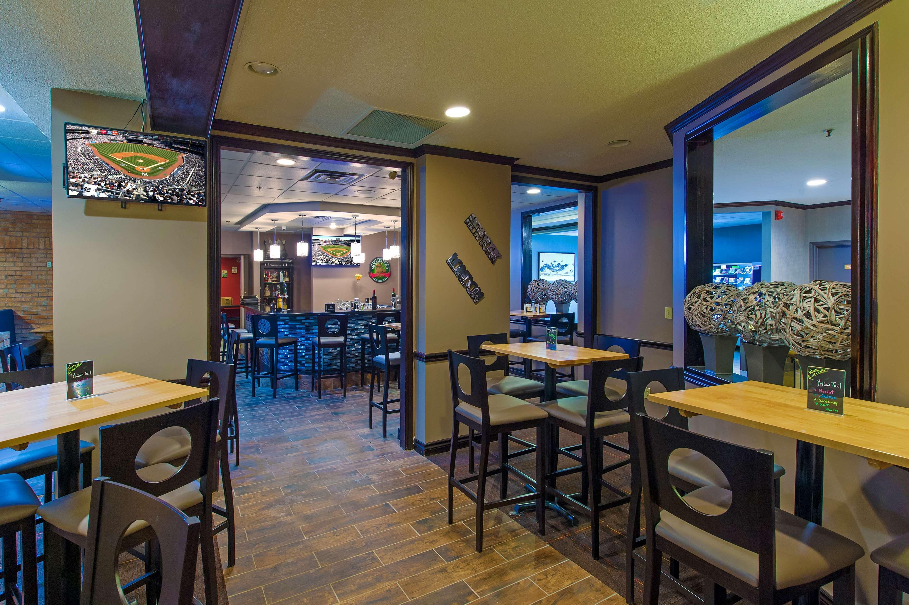 Best Western Plus Toronto Airport Hotel Mississauga Exterior foto