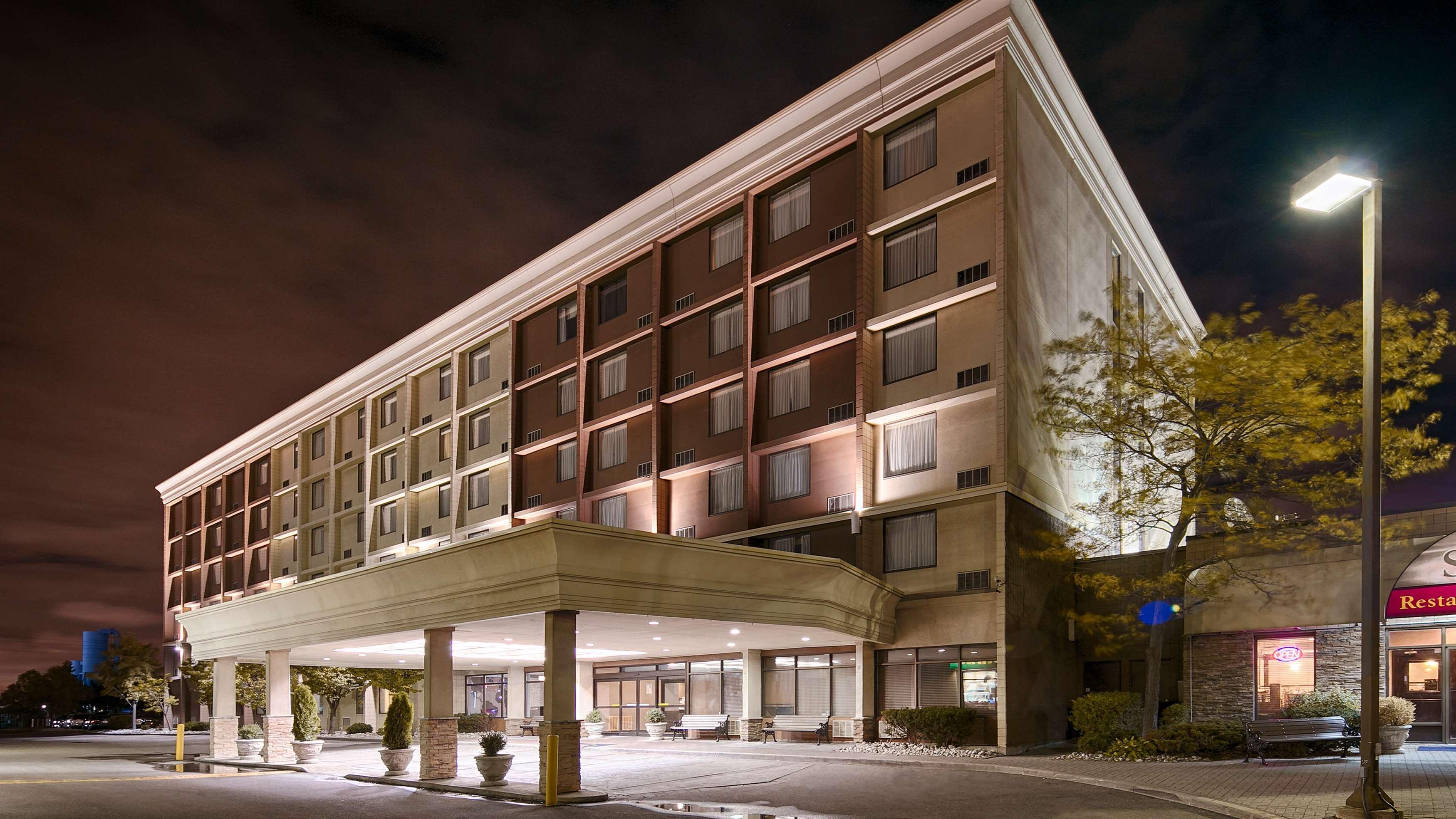 Best Western Plus Toronto Airport Hotel Mississauga Exterior foto
