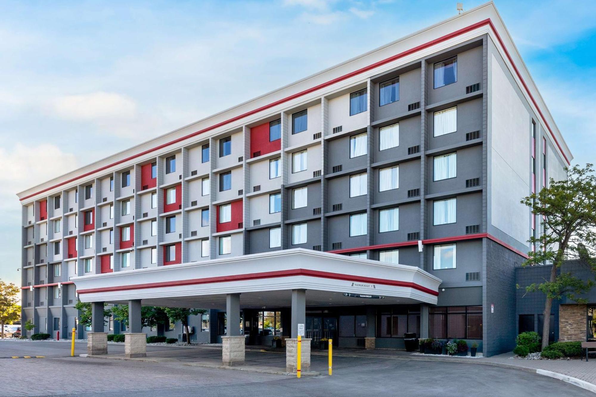 Best Western Plus Toronto Airport Hotel Mississauga Exterior foto