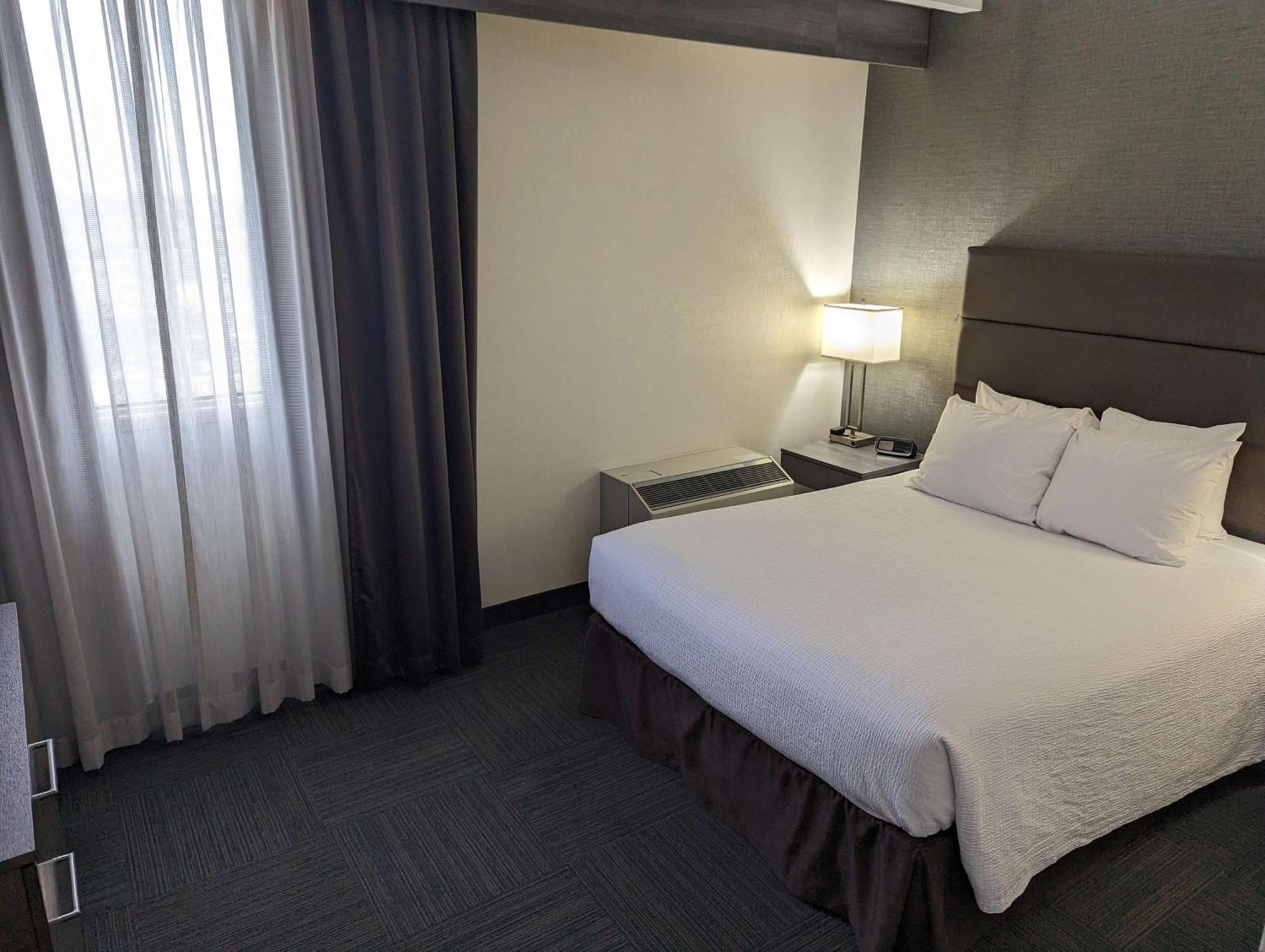 Best Western Plus Toronto Airport Hotel Mississauga Exterior foto