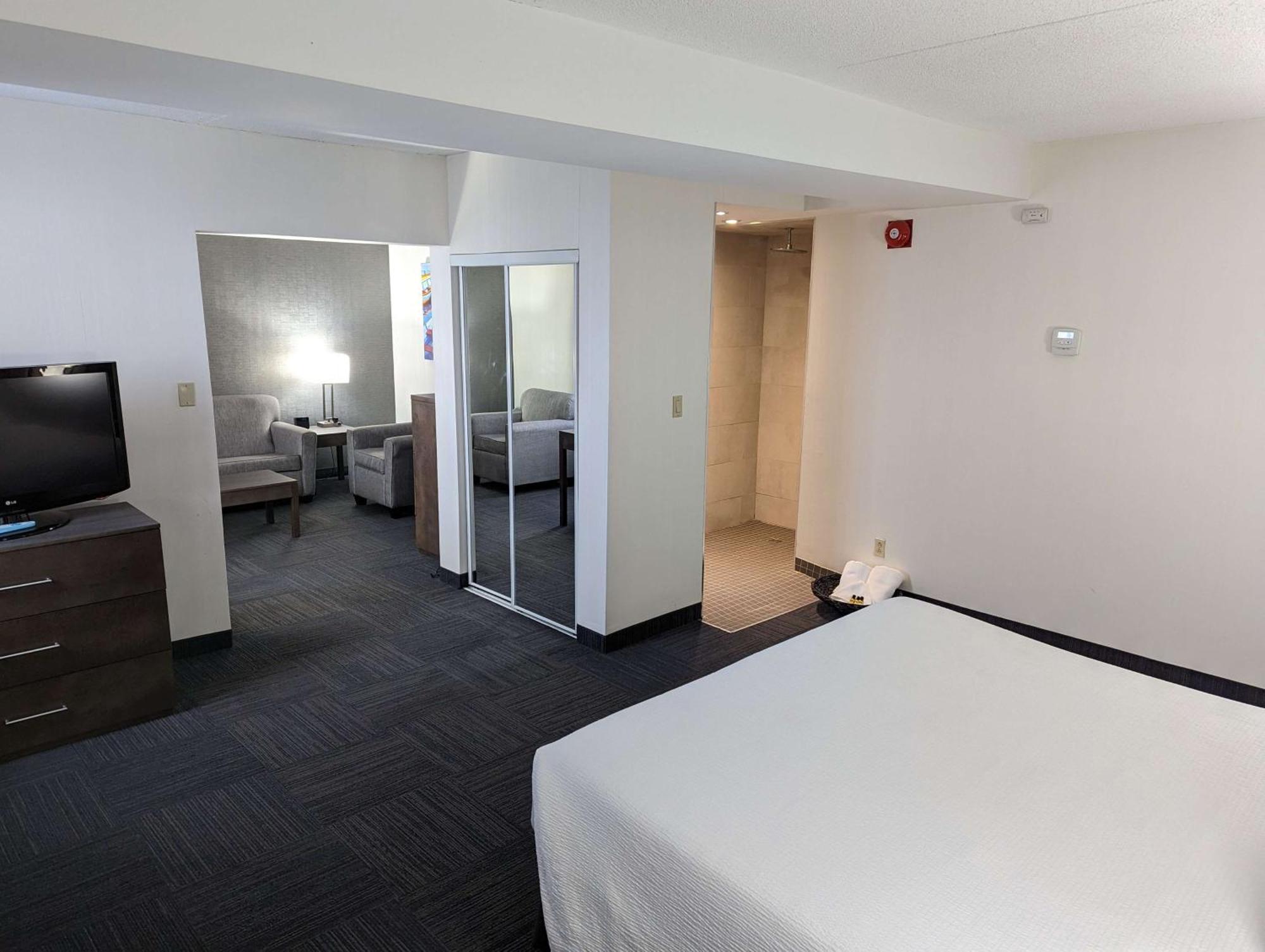 Best Western Plus Toronto Airport Hotel Mississauga Exterior foto