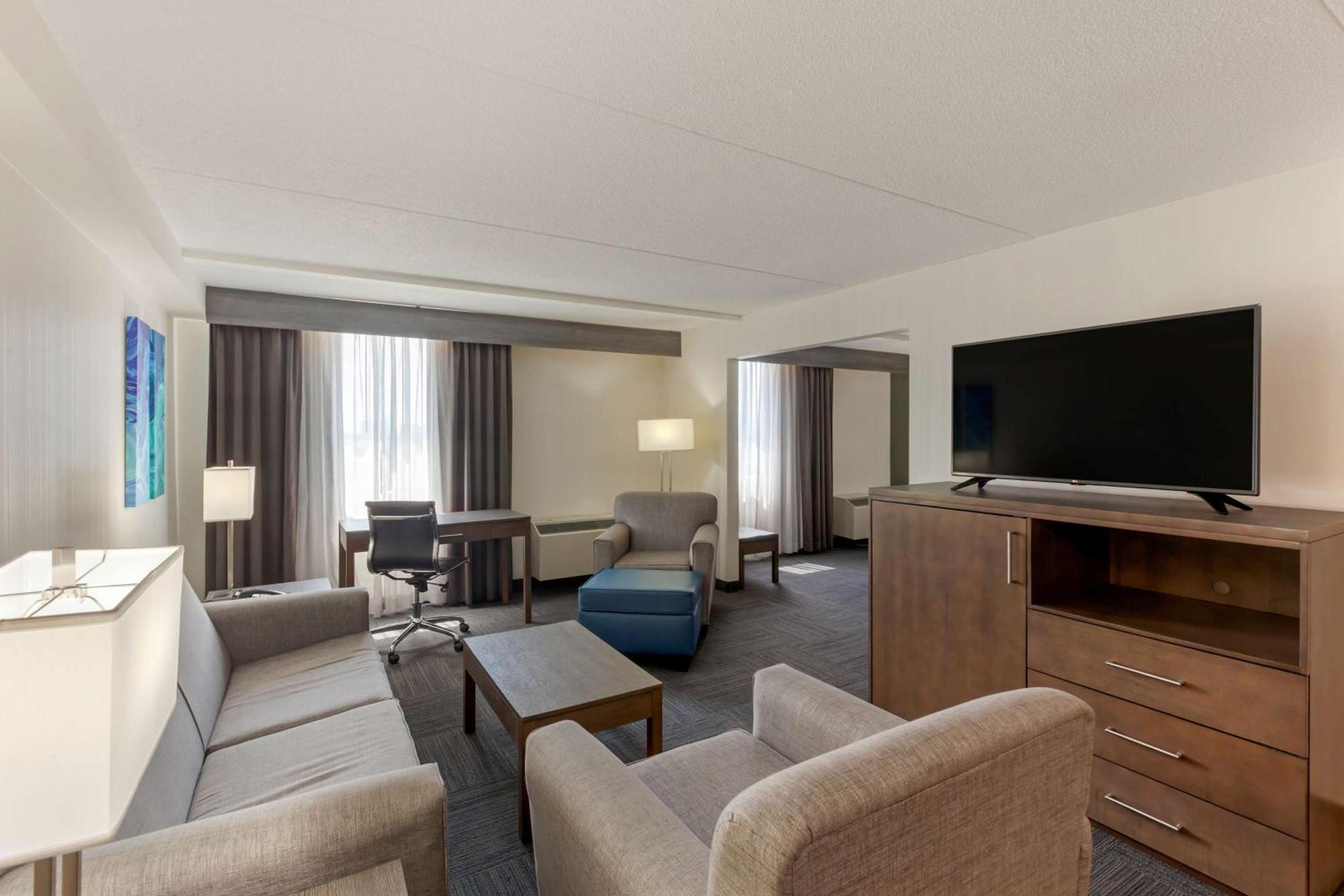 Best Western Plus Toronto Airport Hotel Mississauga Exterior foto