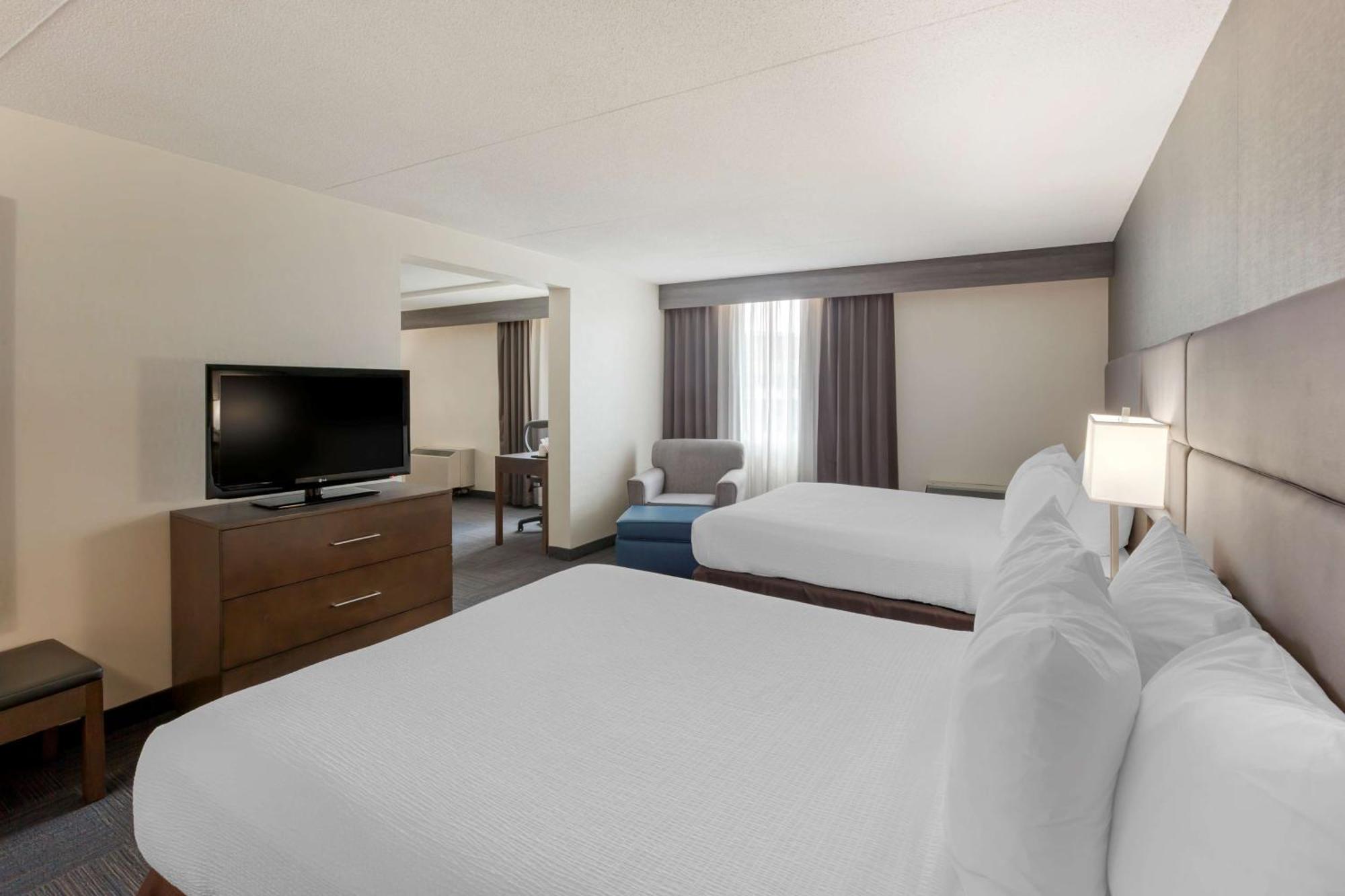 Best Western Plus Toronto Airport Hotel Mississauga Exterior foto