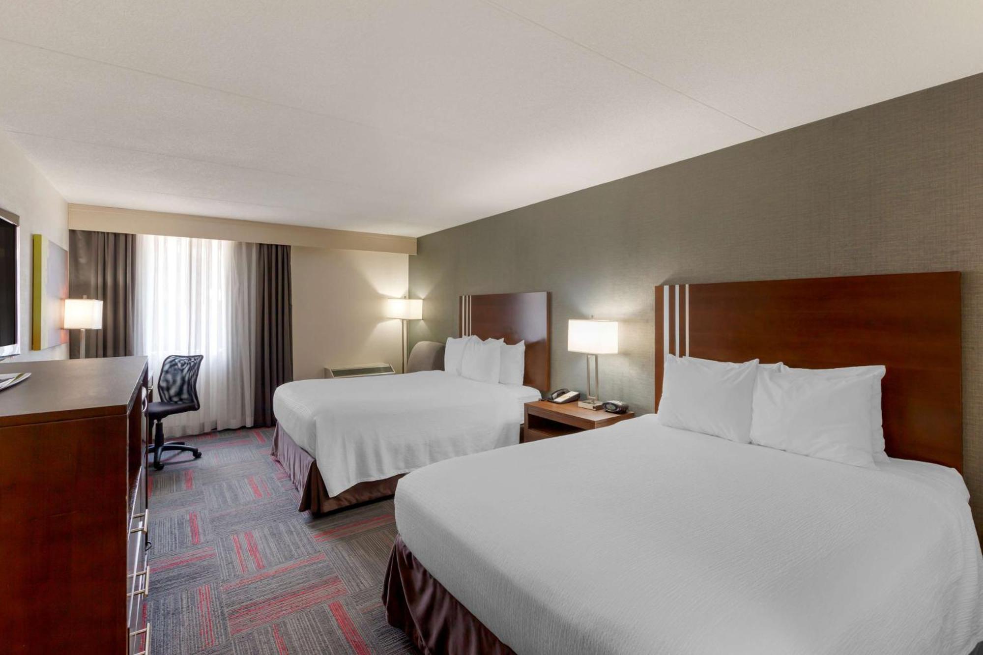 Best Western Plus Toronto Airport Hotel Mississauga Exterior foto