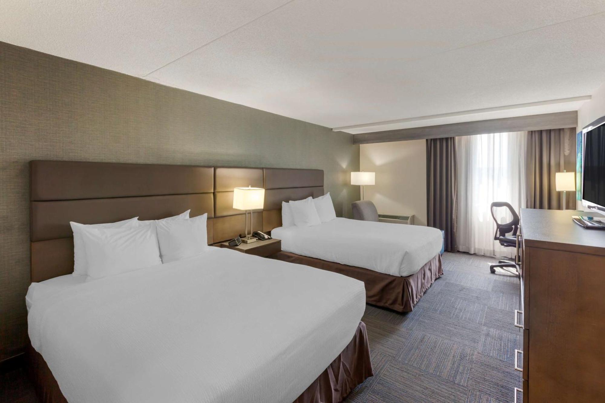 Best Western Plus Toronto Airport Hotel Mississauga Exterior foto