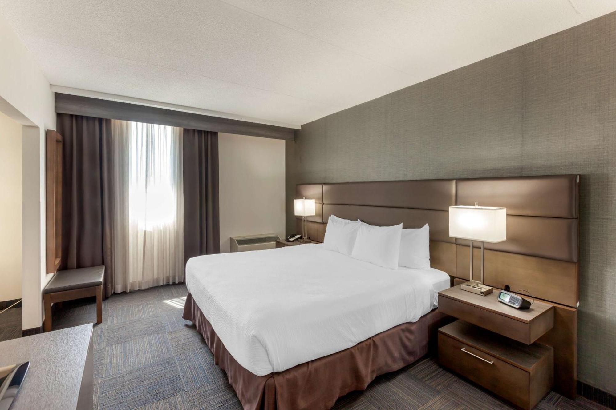 Best Western Plus Toronto Airport Hotel Mississauga Exterior foto