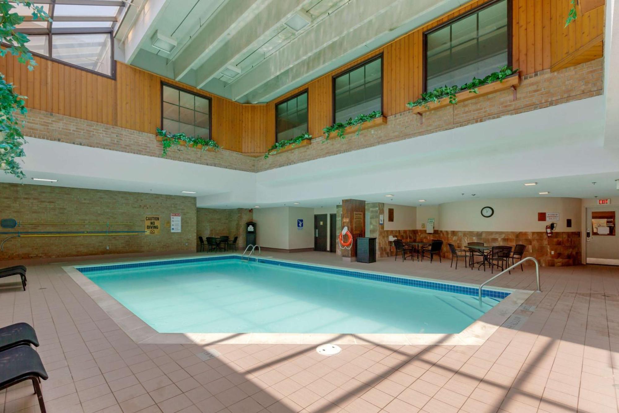 Best Western Plus Toronto Airport Hotel Mississauga Exterior foto