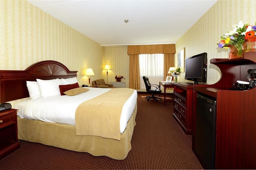 Best Western Plus Toronto Airport Hotel Mississauga Exterior foto